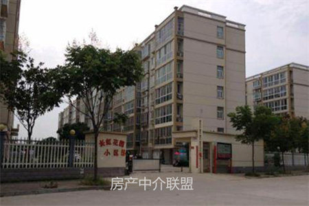 红旗小学学区房广济社区三室一厅78平米简装修18万
